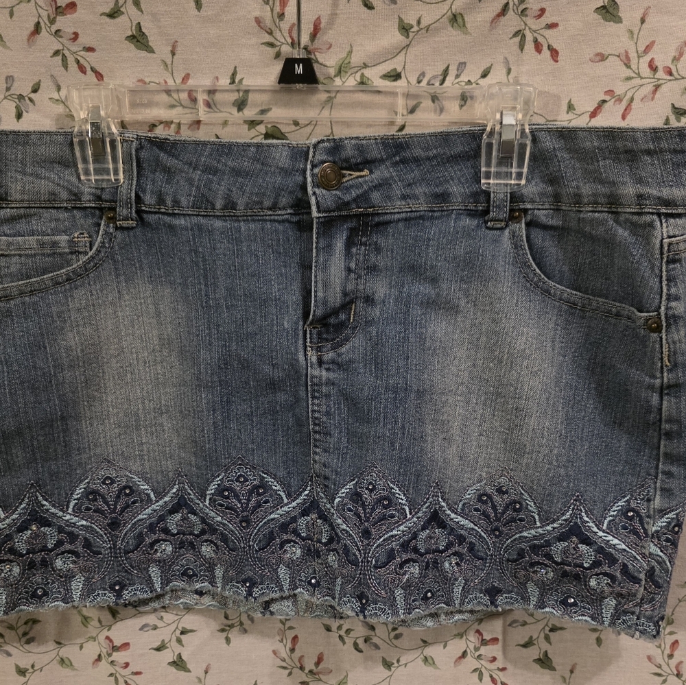 Ladies' Rue21 Embroidered Denim Mini Skirt 13/14